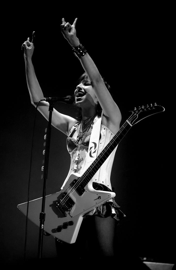 It's just one woman's voice that pierces the night It's just one woman's voice that pierces the night